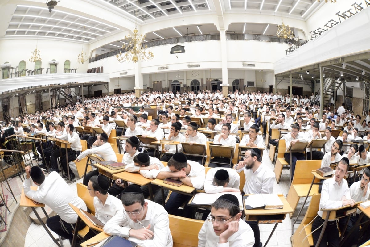 פוניבז' ספדה למשגיח הישיבה זצ"ל • תיעוד