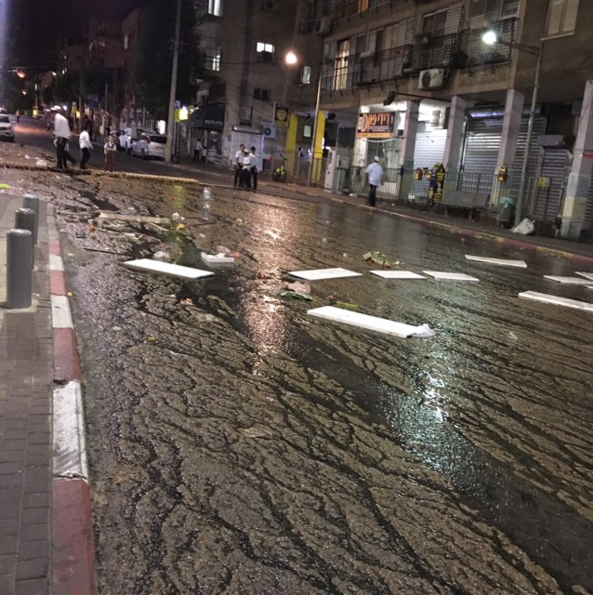 הסבל של תושבי בני ברק: הביוב עלה על גדותיו • צפו