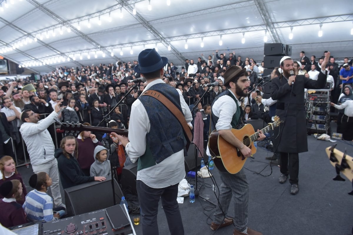 ראש השנה באומן כפי שעוד לא ראיתם • צפו