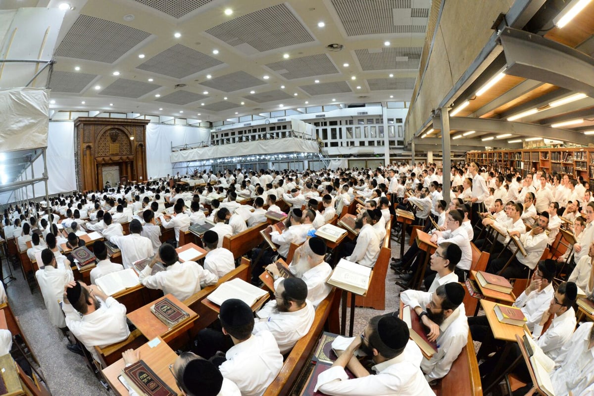 הגר"ג אדלשטיין מסר שיחה בכולל פוניבז' • תיעוד