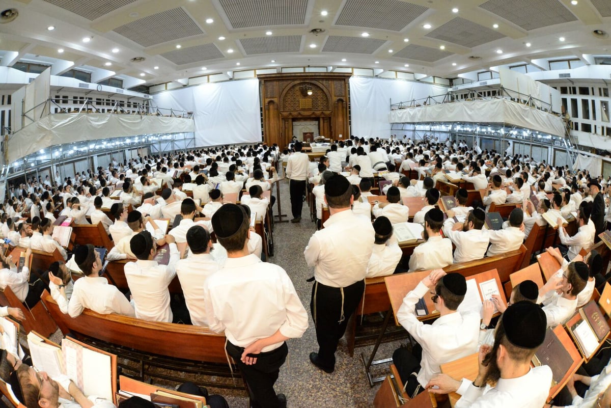 הגר"ג אדלשטיין מסר שיחה בכולל פוניבז' • תיעוד