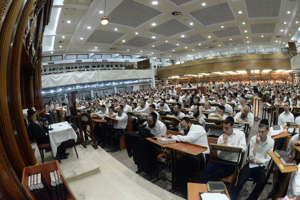 הגר"ג אדלשטיין מסר שיחה בכולל פוניבז' • תיעוד