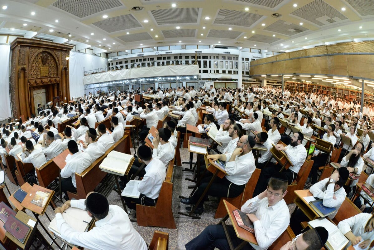 הגר"ג אדלשטיין מסר שיחה בכולל פוניבז' • תיעוד