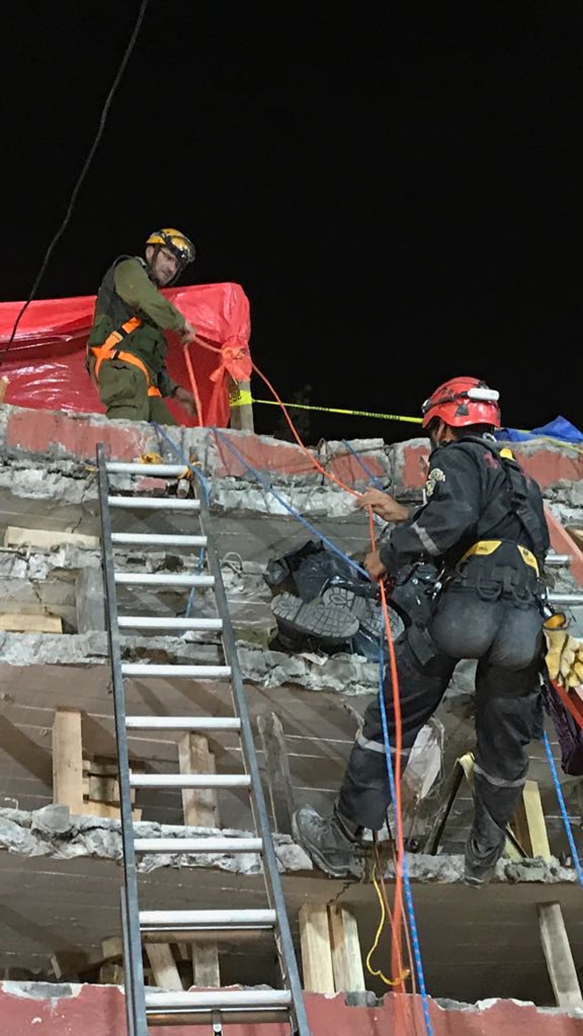 בין ההריסות: מפקד מהגדוד החרדי פגש את חיילו לשעבר