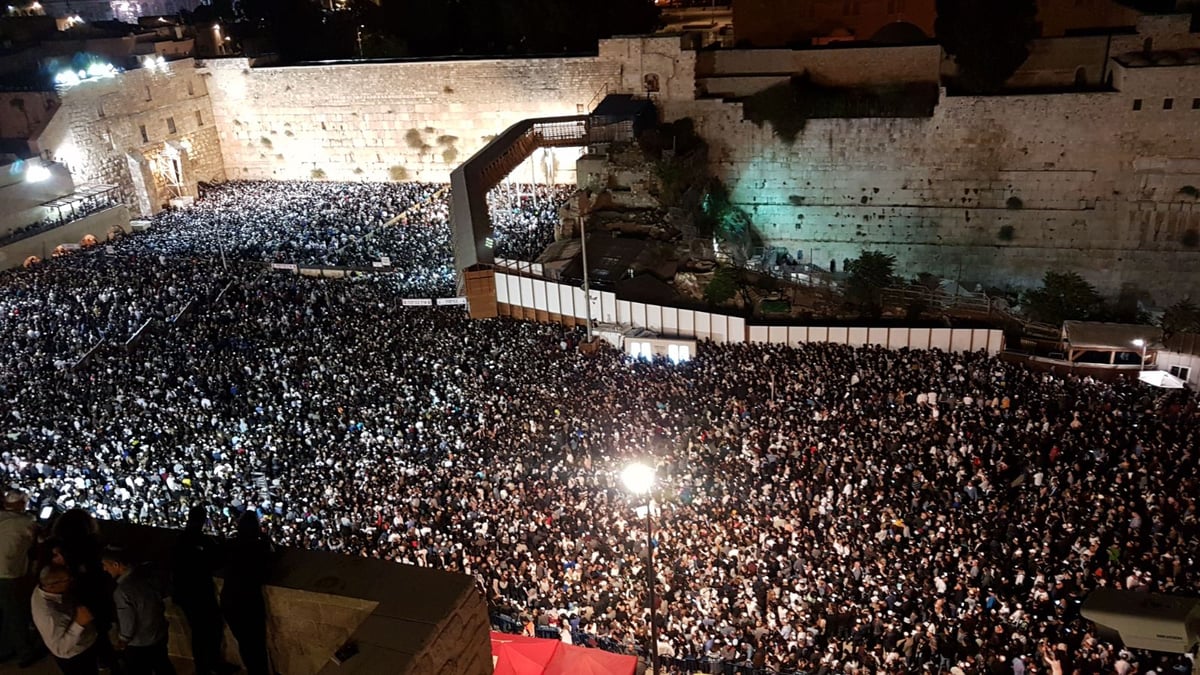 עשרות אלפים אמרו סליחות בכותל המערבי