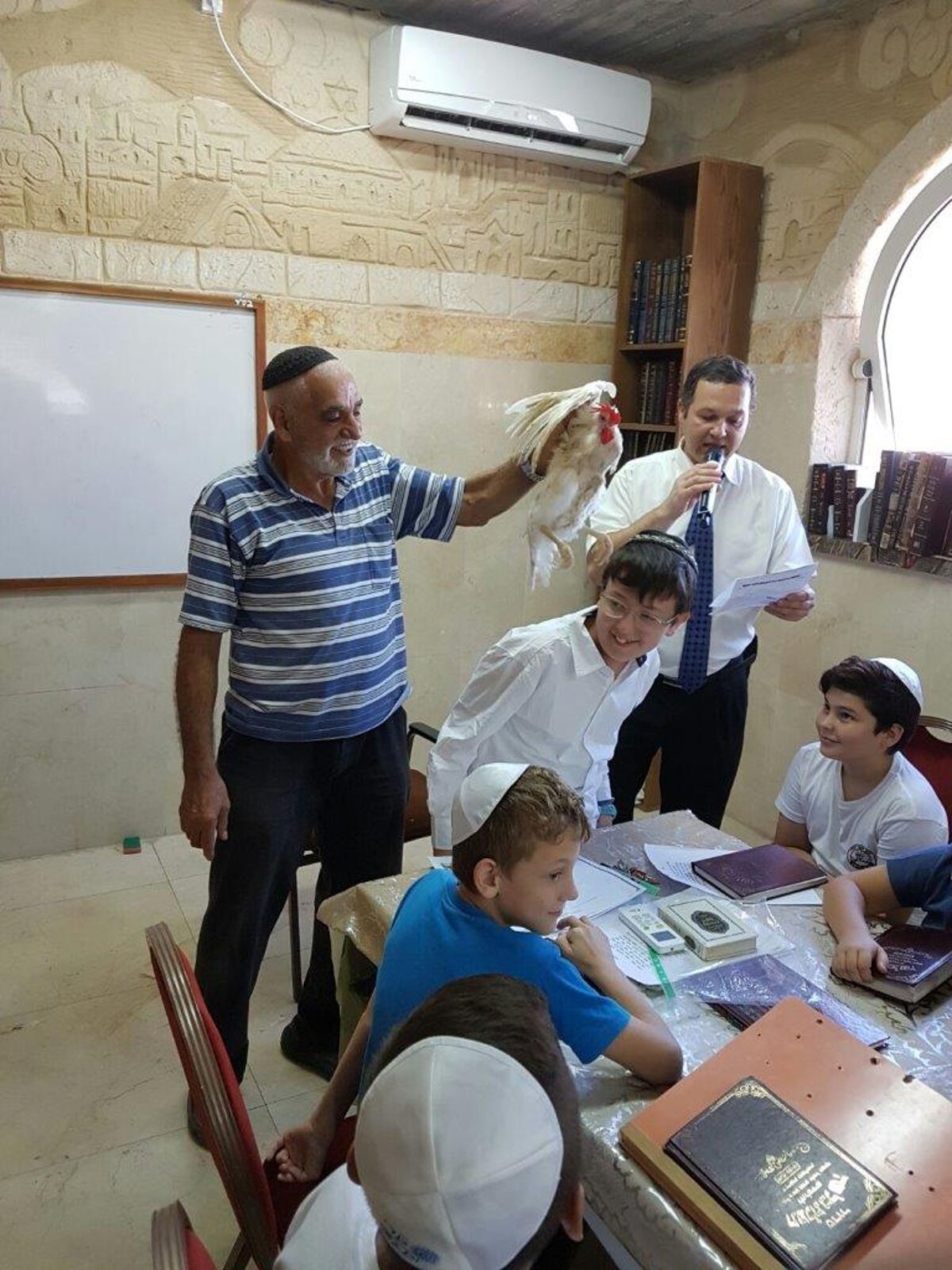 ידידי 'שובו' בעולם התגייסו - והילדים זכו לסט ארבעת המינים