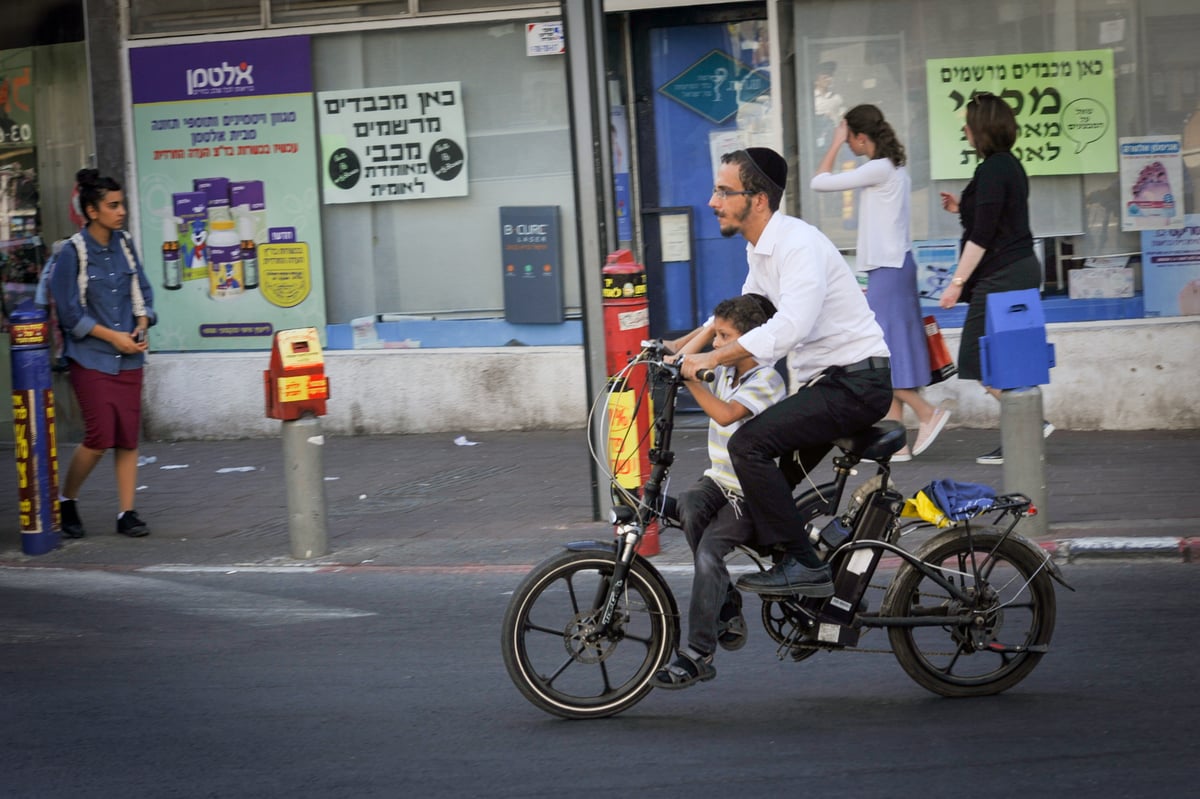 גלריה חגיגית: כך נערכים בבני ברק לחג הסוכות