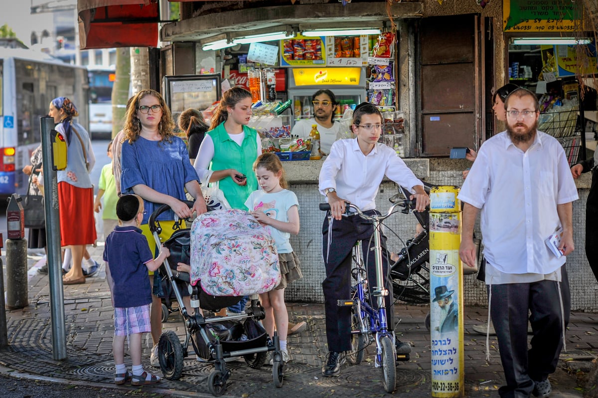 גלריה חגיגית: כך נערכים בבני ברק לחג הסוכות