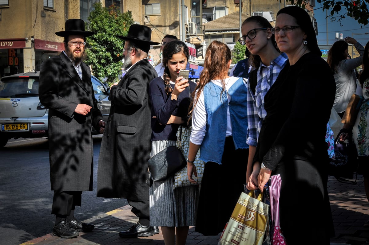 גלריה חגיגית: כך נערכים בבני ברק לחג הסוכות