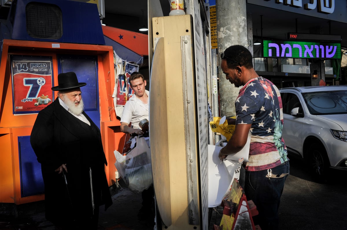 גלריה חגיגית: כך נערכים בבני ברק לחג הסוכות