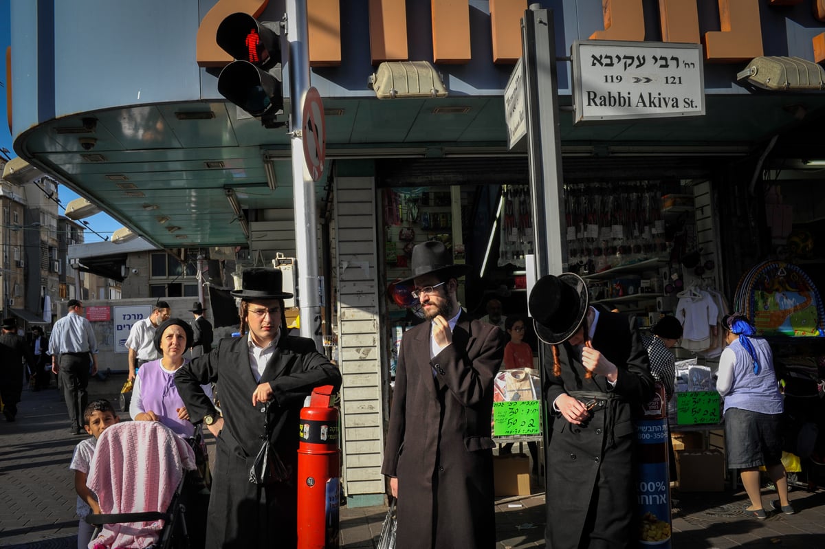 גלריה חגיגית: כך נערכים בבני ברק לחג הסוכות