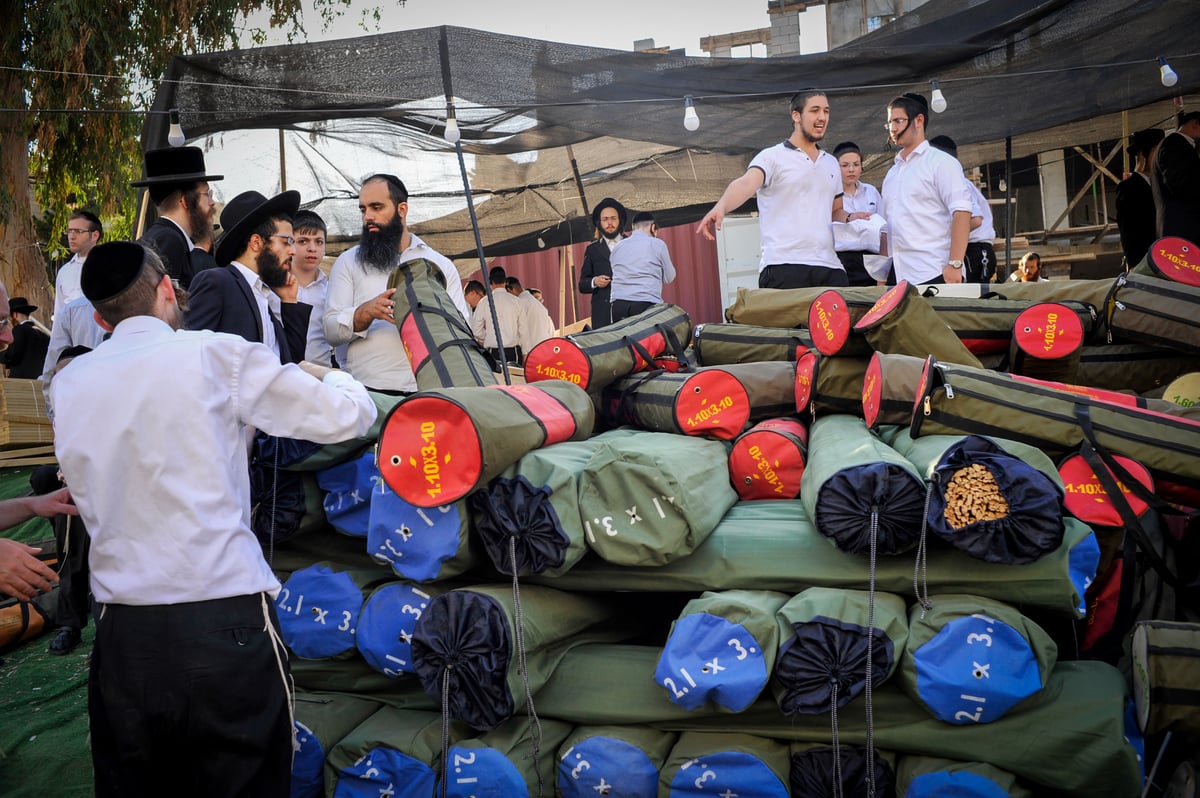 גלריה חגיגית: כך נערכים בבני ברק לחג הסוכות