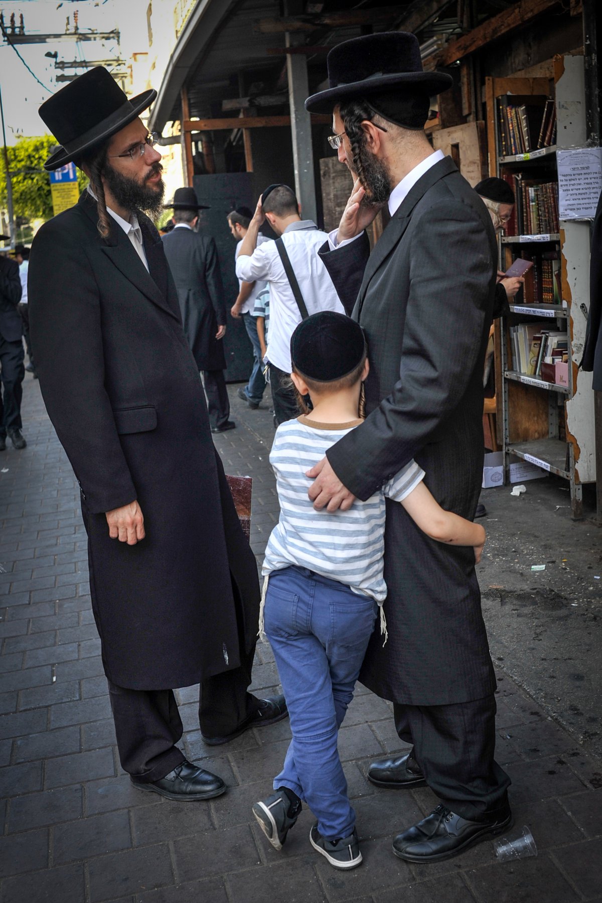 גלריה חגיגית: כך נערכים בבני ברק לחג הסוכות