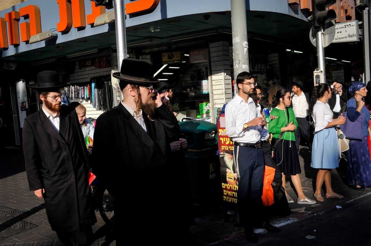 גלריה חגיגית: כך נערכים בבני ברק לחג הסוכות