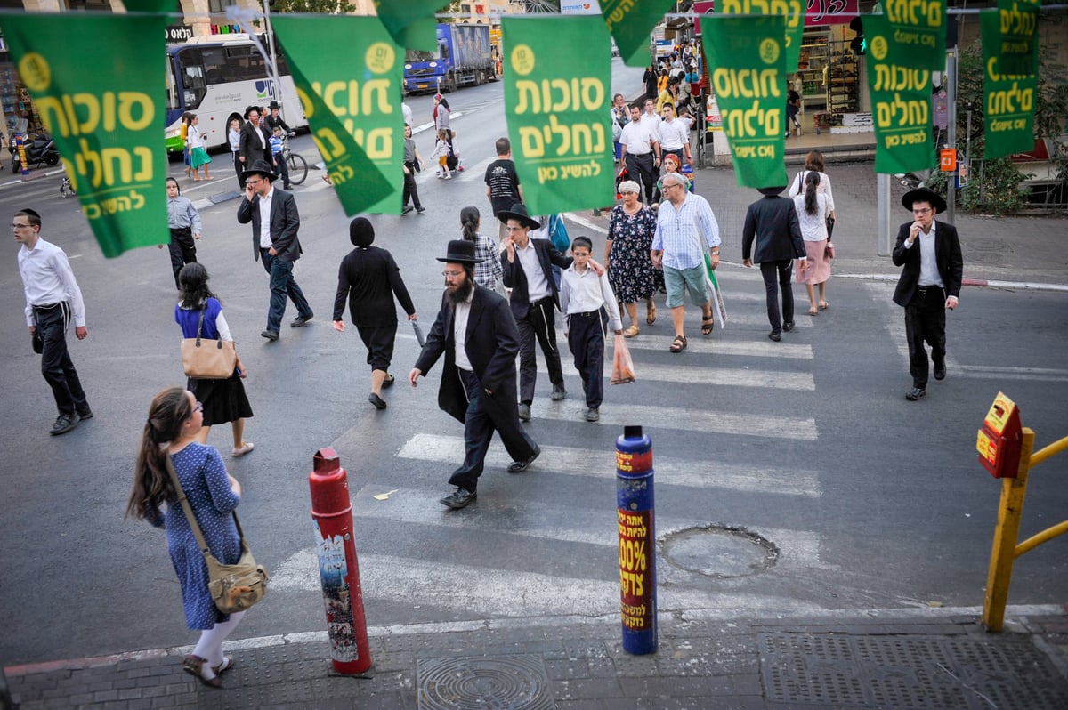 גלריה חגיגית: כך נערכים בבני ברק לחג הסוכות