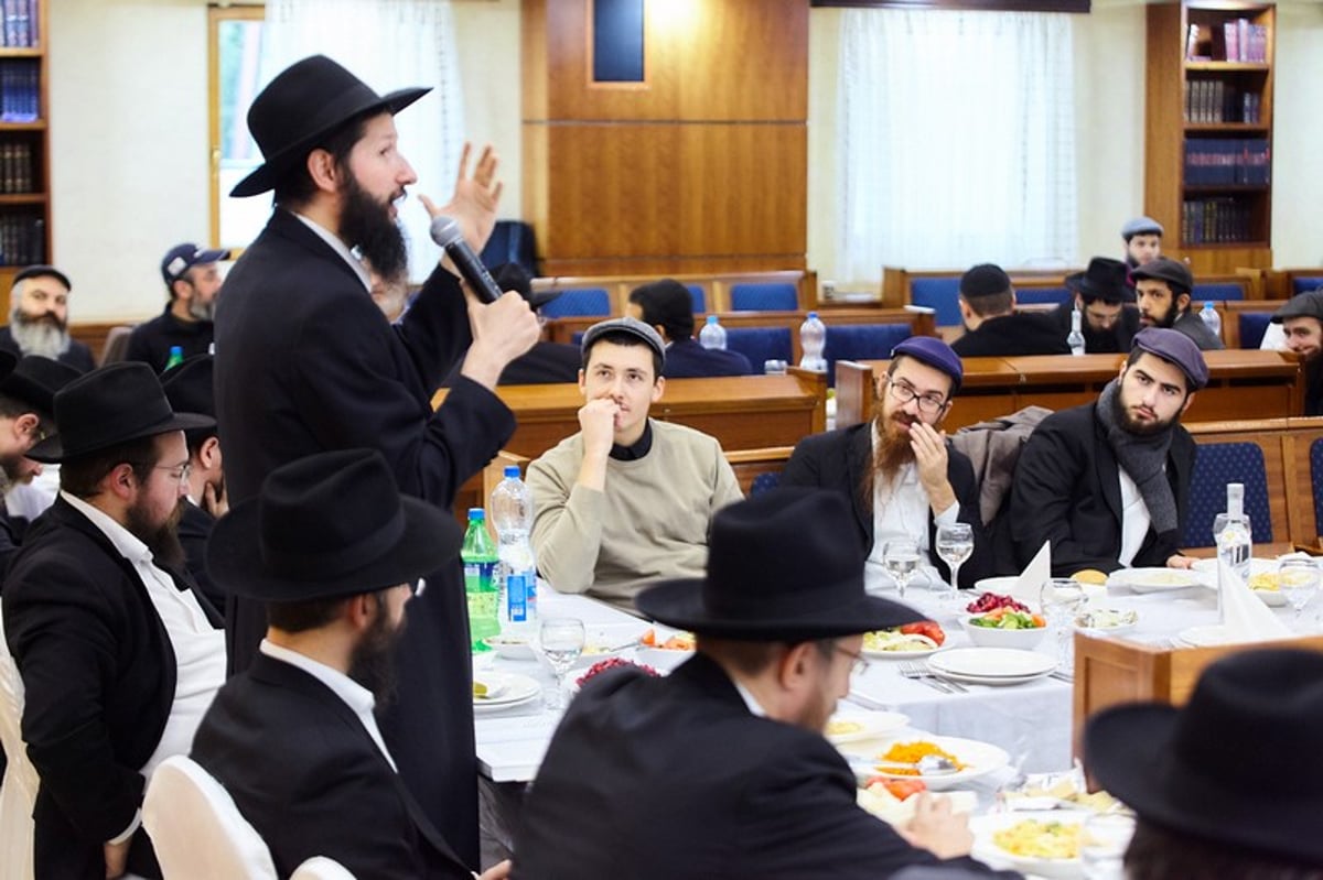 גם במוסקבה סיימו את הרמב"ם • תיעוד