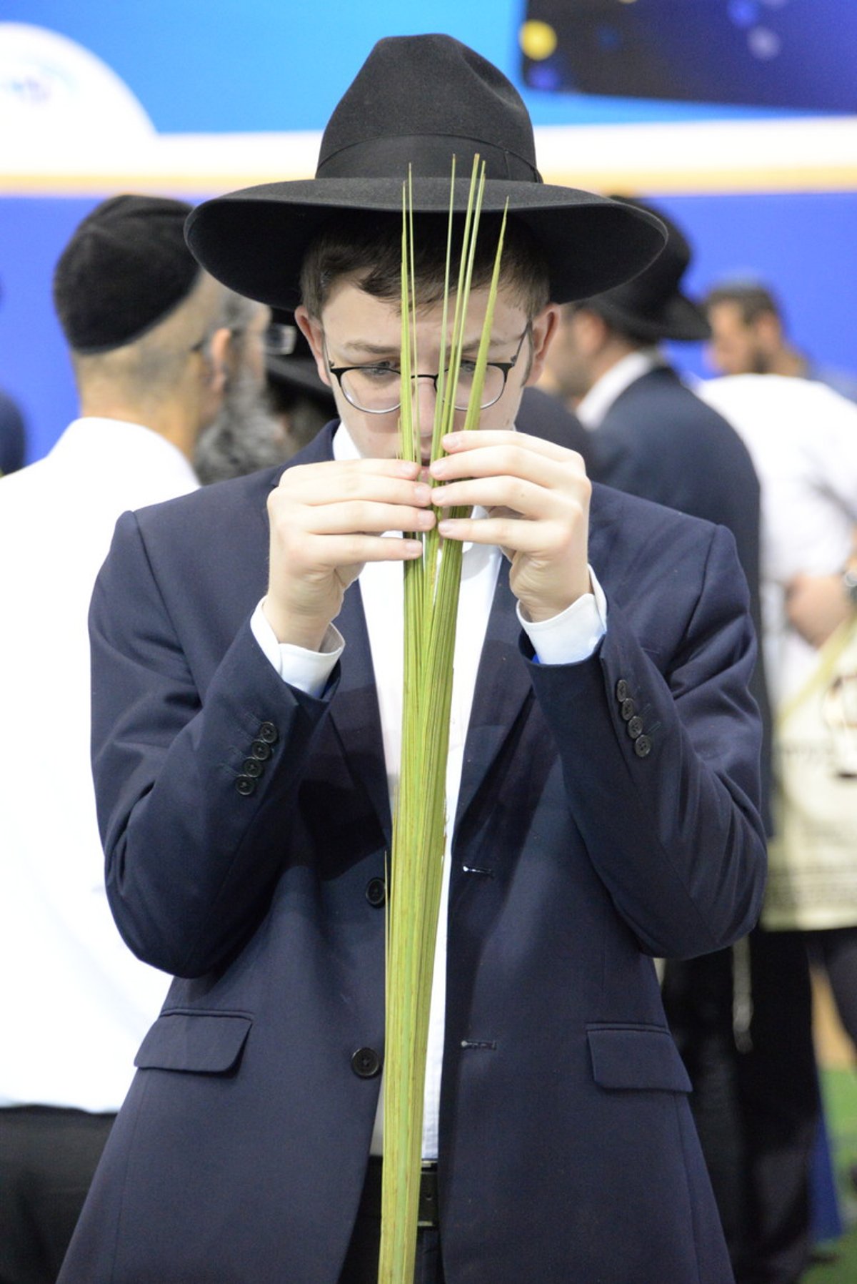 ערב חג הסוכות בעיר בני ברק • צפו בגלריה