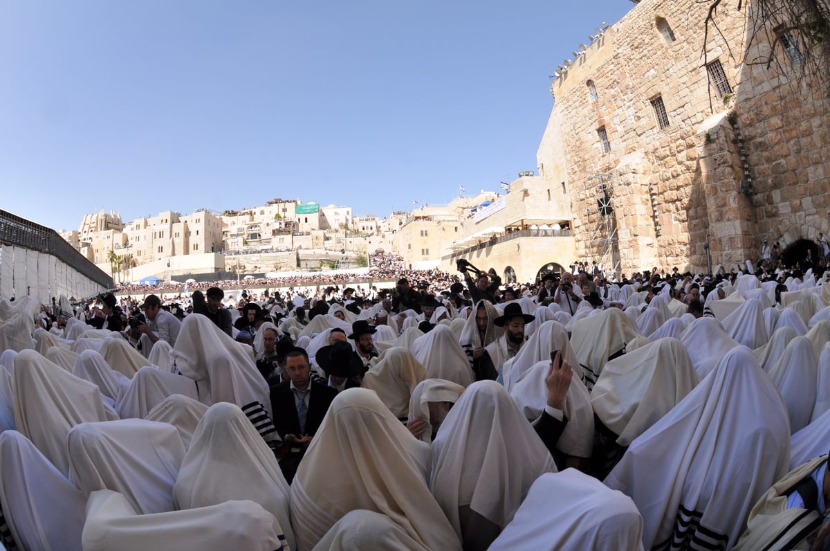 ברכת כהנים המונית למען עם ישראל בכותל המערבי