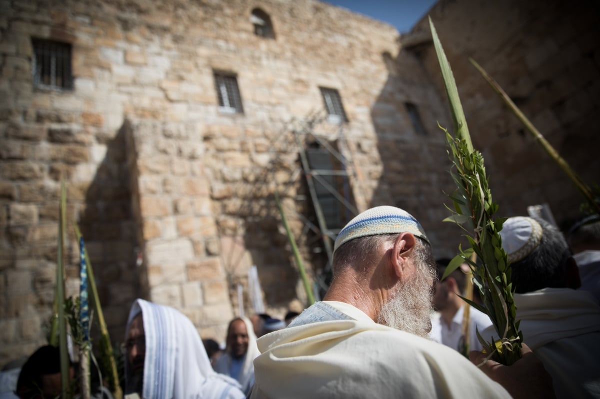 מרהיב: מעמד ברכת כהנים בכותל המערבי • צפו