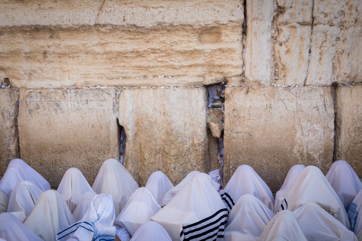 מרהיב: מעמד ברכת כהנים בכותל המערבי • צפו