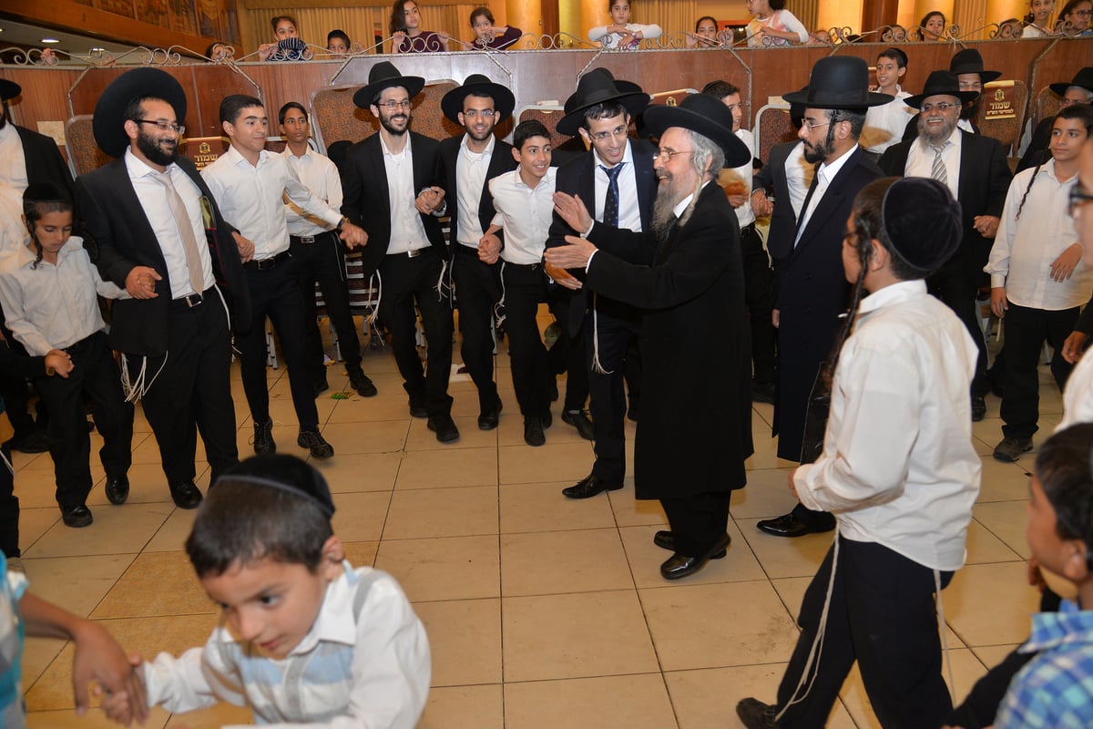 בני העדה התימנית ב'הקבלת פני רבו' לרבני העדה