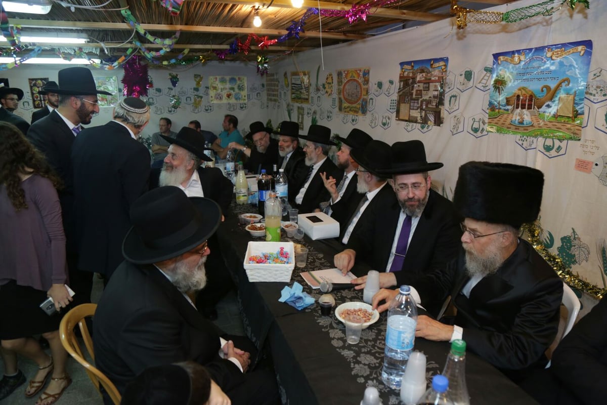 צפו: 'הקבלת פני רבו' לרב הראשי הגר"ד לאו