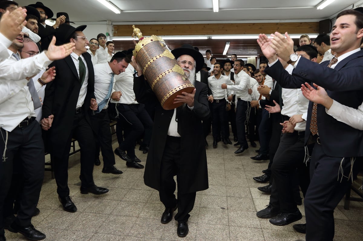 הקפות שניות בישיבת ברכת אפרים • תיעוד