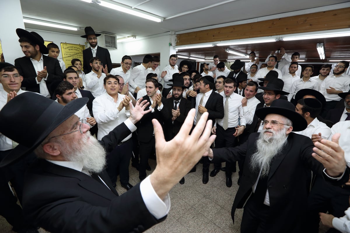 הקפות שניות בישיבת ברכת אפרים • תיעוד