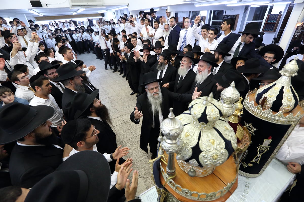 הקפות שניות בישיבת ברכת אפרים • תיעוד