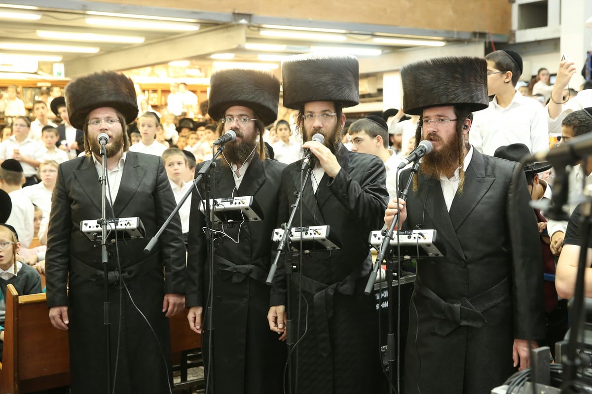 אלפי ילדים סיימו את הש"ס וחגגו עם הוריהם