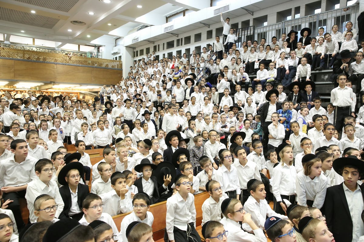 אלפי ילדים סיימו את הש"ס וחגגו עם הוריהם