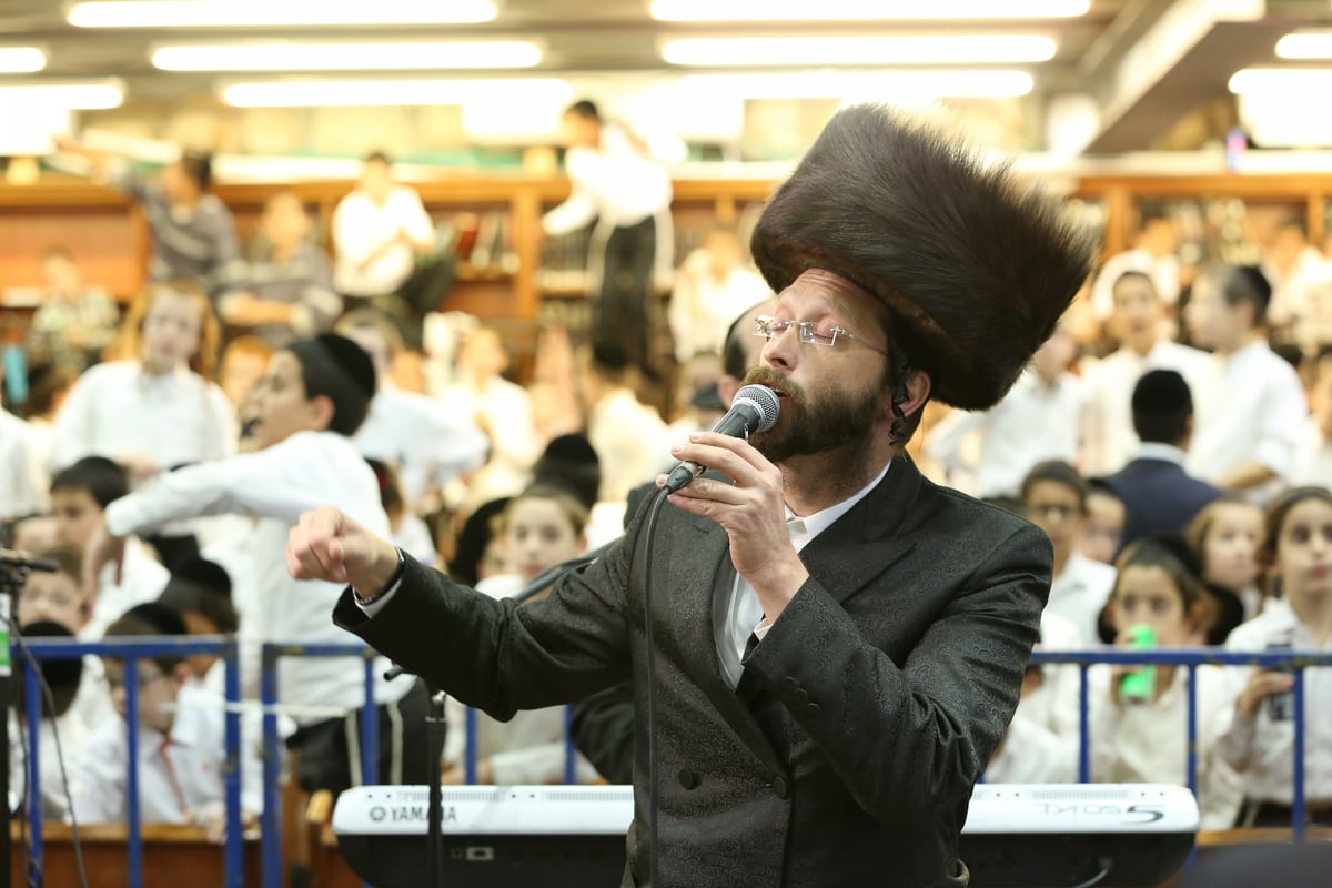 אלפי ילדים סיימו את הש"ס וחגגו עם הוריהם