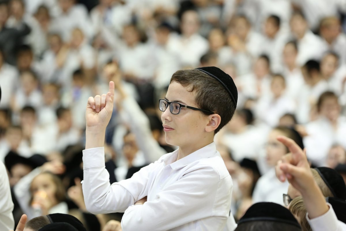 אלפי ילדים סיימו את הש"ס וחגגו עם הוריהם