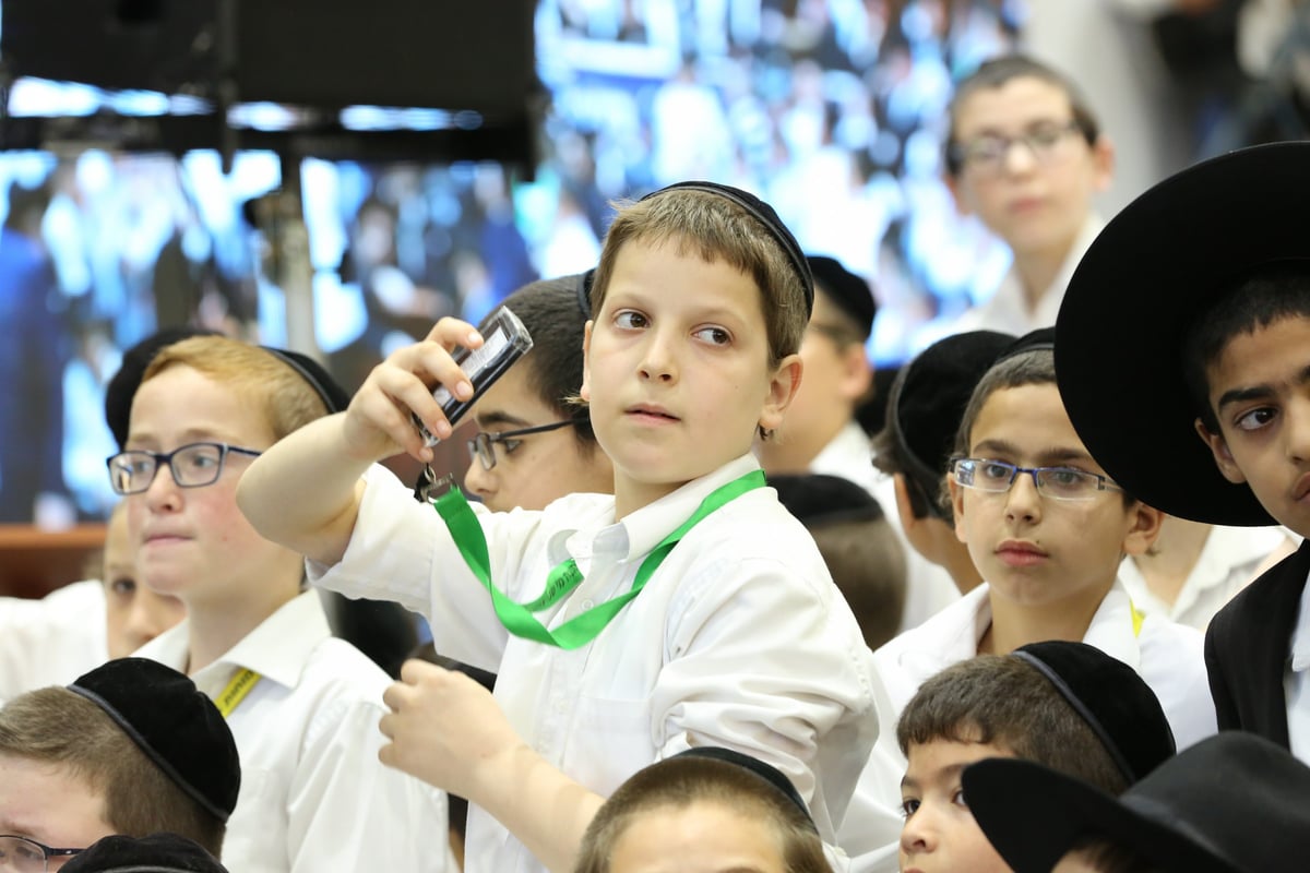 אלפי ילדים סיימו את הש"ס וחגגו עם הוריהם