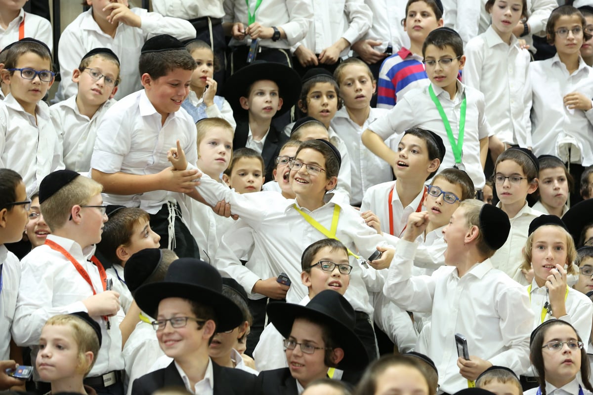 אלפי ילדים סיימו את הש"ס וחגגו עם הוריהם