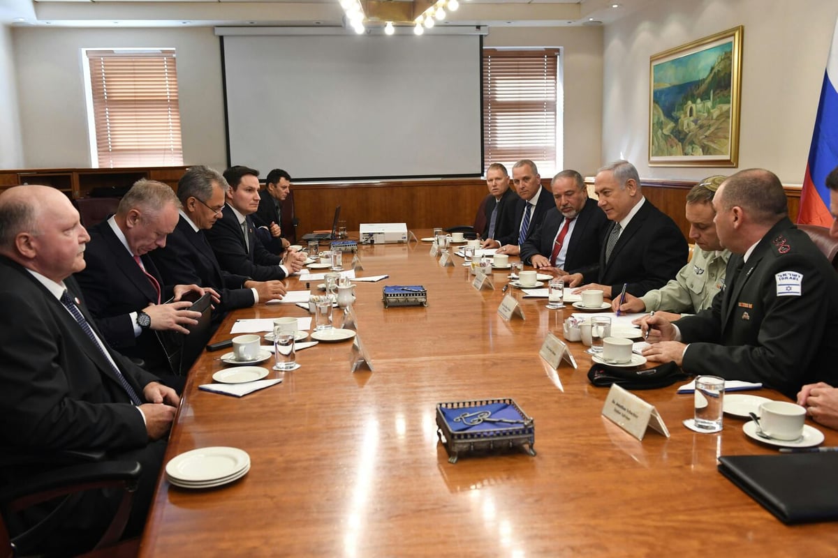 נתניהו נועד עם שר ההגנה הרוסי סרגיי שויגו