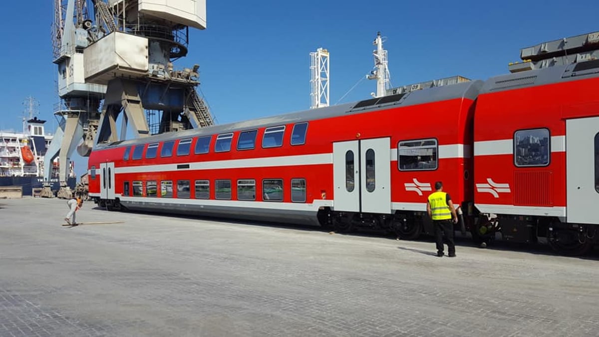 קרונות חדשים הגיעו לרכבת ישראל • צפו