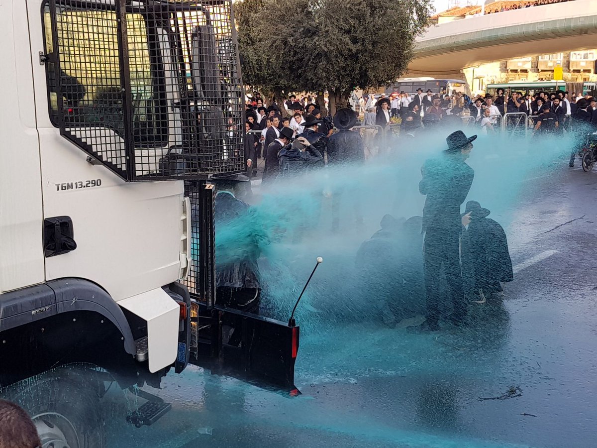 מפגיני 'הפלג' נשכבו, חסמו את המכת"ז ופונו בכוח • צפו