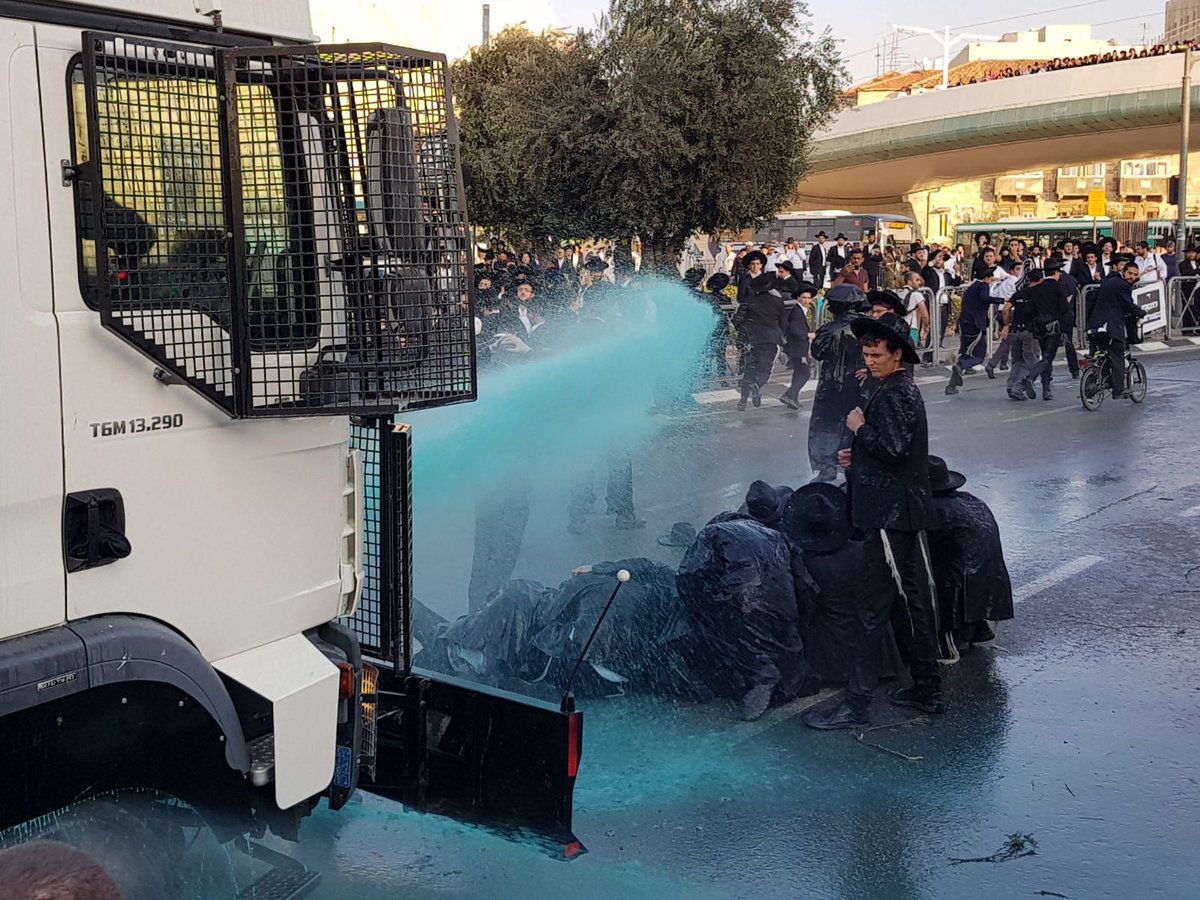 מפגיני 'הפלג' נשכבו, חסמו את המכת"ז ופונו בכוח • צפו