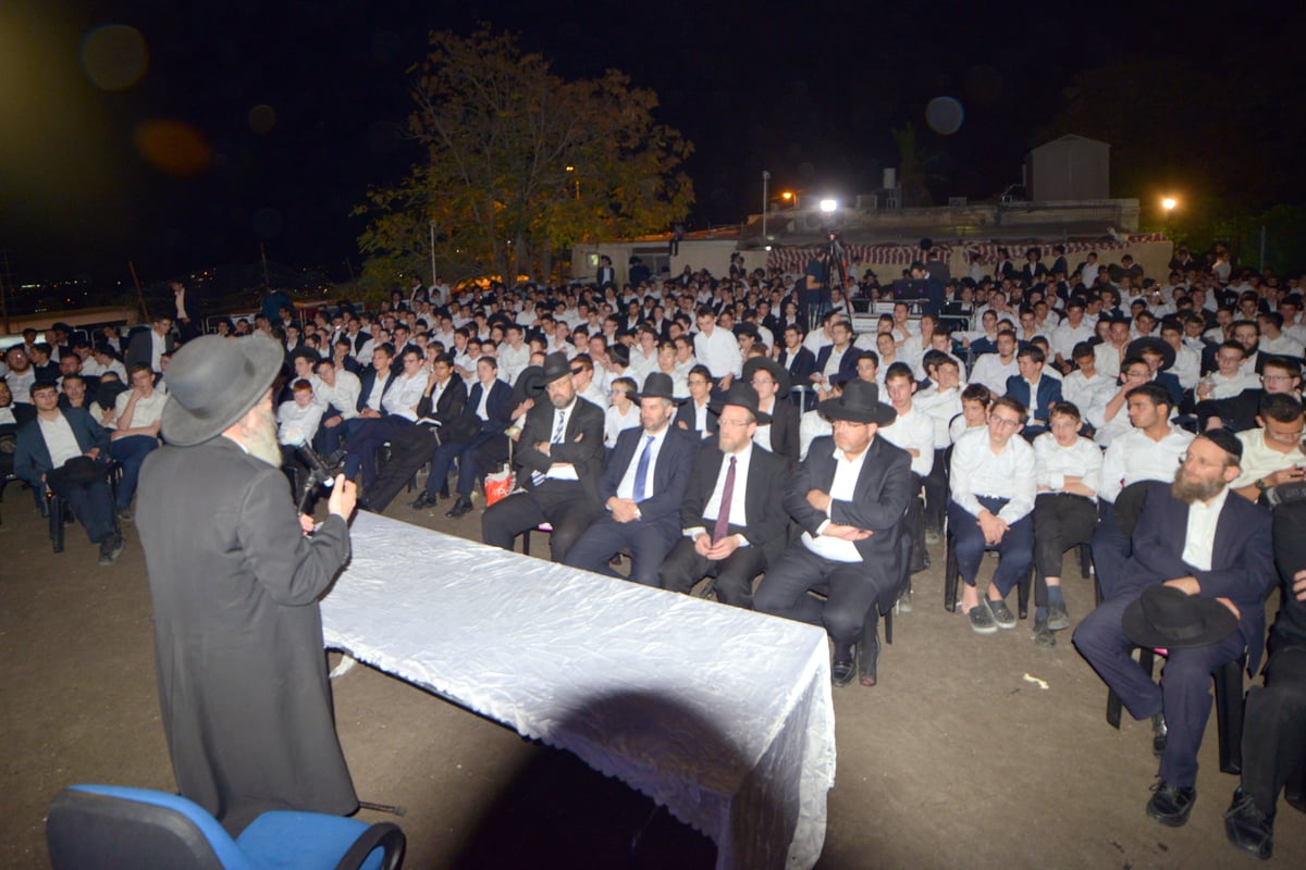 סיום בין הזמנים: אלפים בערב חיזוק מרשים