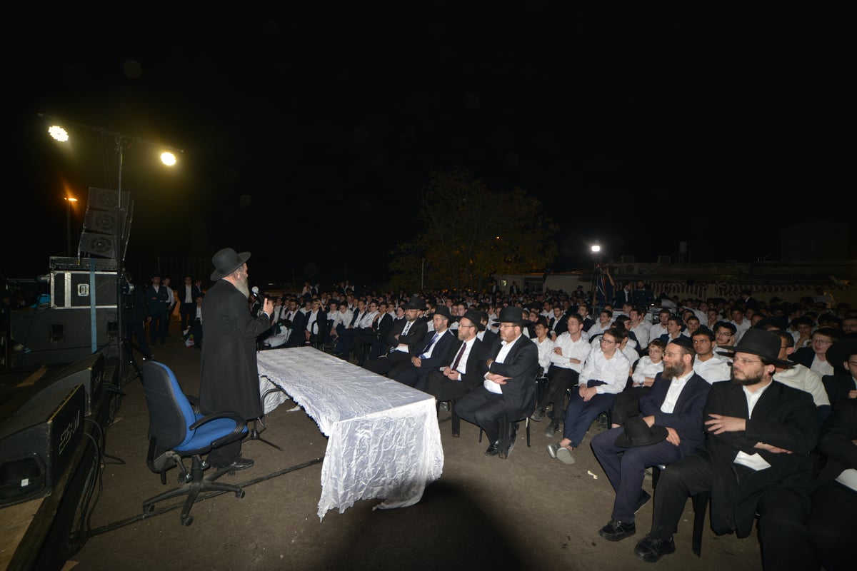 סיום בין הזמנים: אלפים בערב חיזוק מרשים