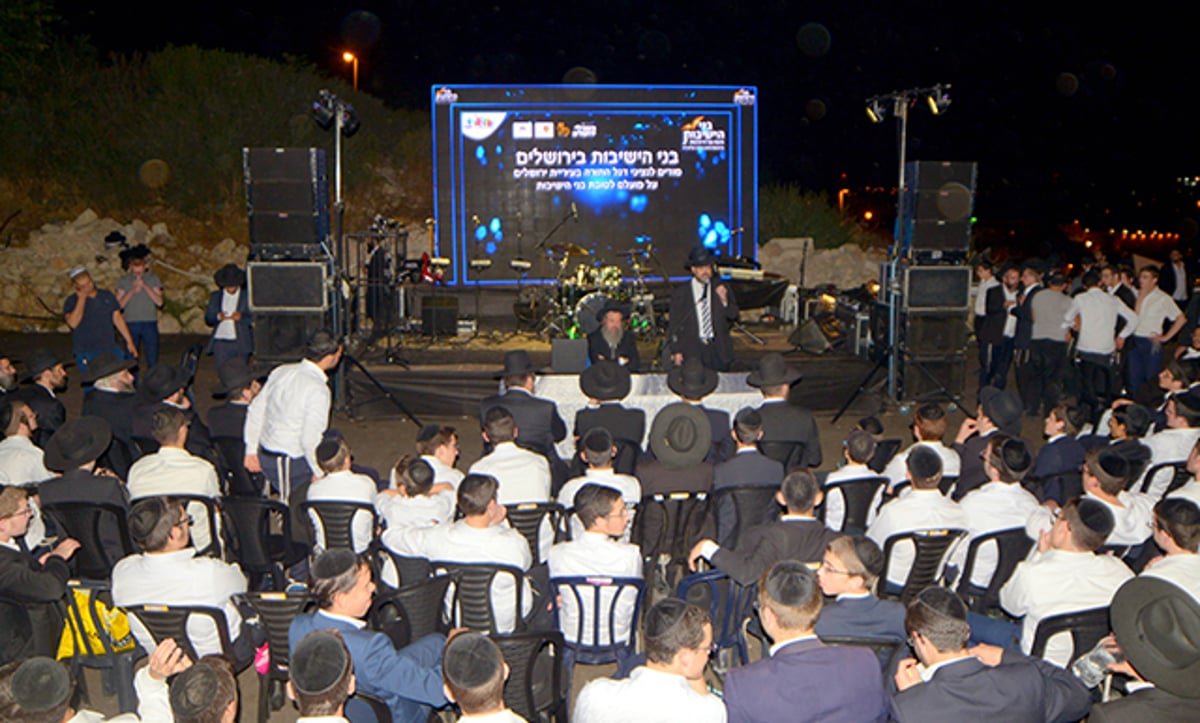 סיום בין הזמנים: אלפים בערב חיזוק מרשים