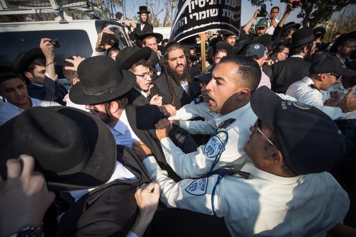 טלאי צהוב ו'בואש' משטרתי: 42 תמונות מהפגנת 'הפלג' בירושלים