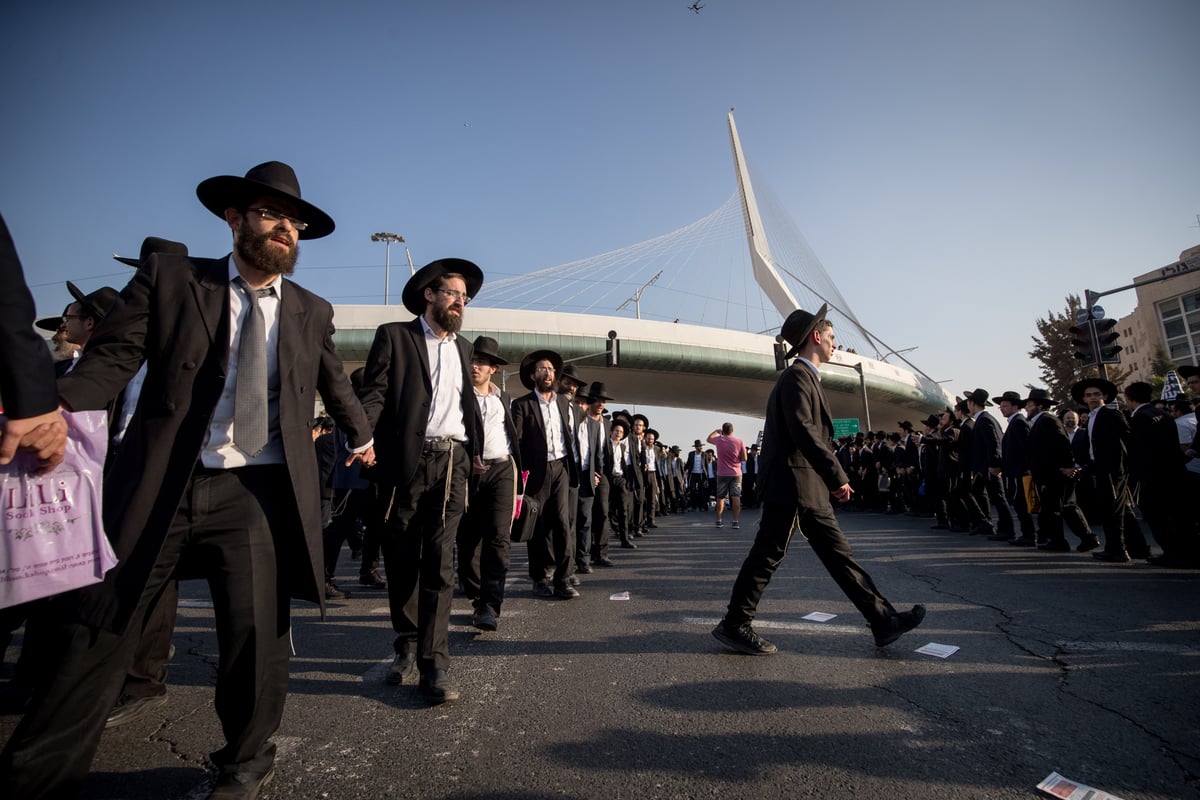 טלאי צהוב ו'בואש' משטרתי: 42 תמונות מהפגנת 'הפלג' בירושלים