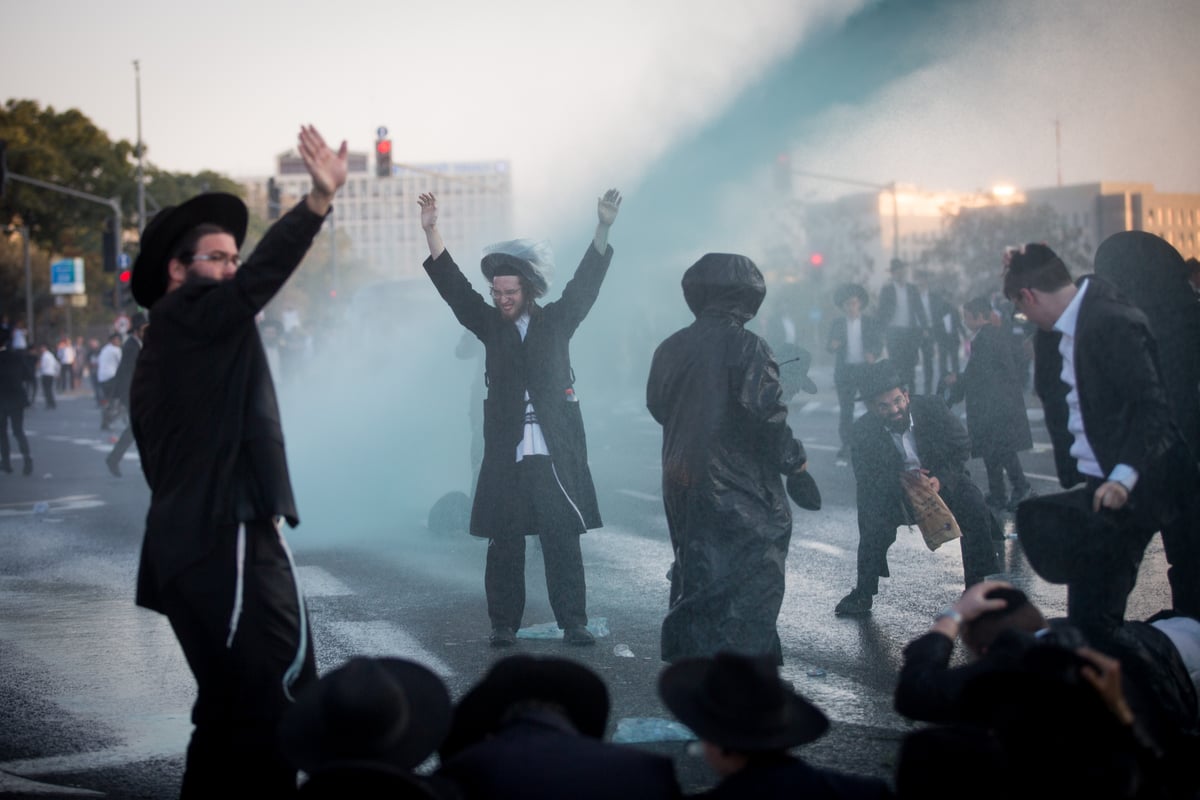 טלאי צהוב ו'בואש' משטרתי: 42 תמונות מהפגנת 'הפלג' בירושלים