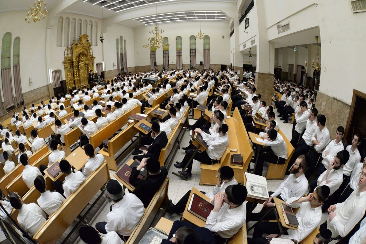 כך נפתח זמן חורף בישיבת פוניבז' • צפו