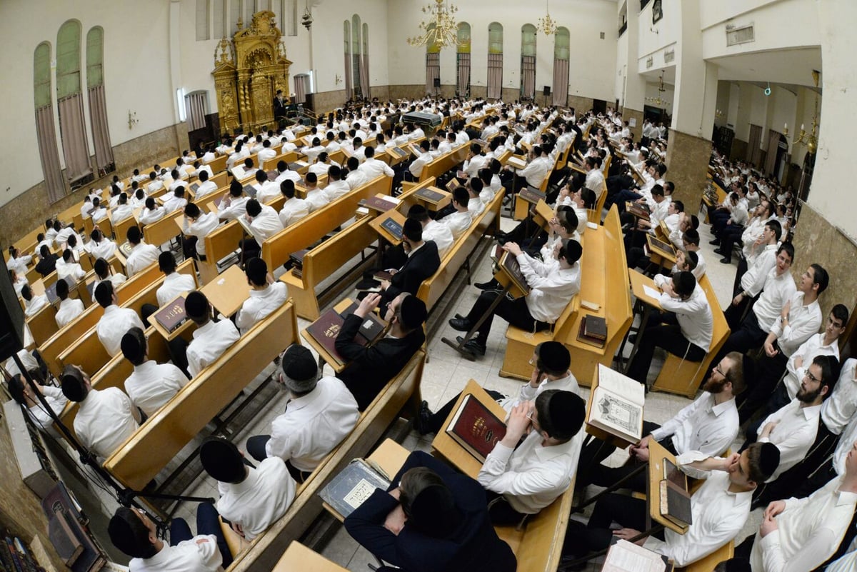 כך נפתח זמן חורף בישיבת פוניבז' • צפו