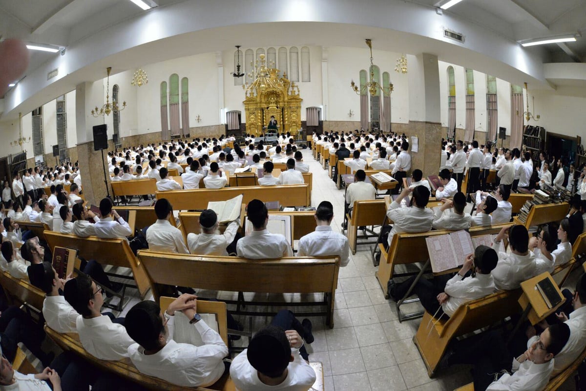 כך נפתח זמן חורף בישיבת פוניבז' • צפו