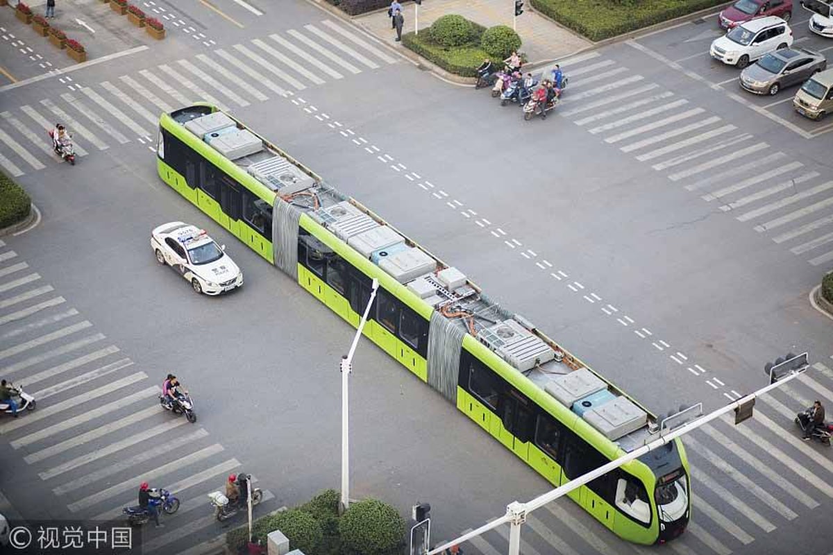 רכבת ללא מסילה או אוטובוס עם קרונות?