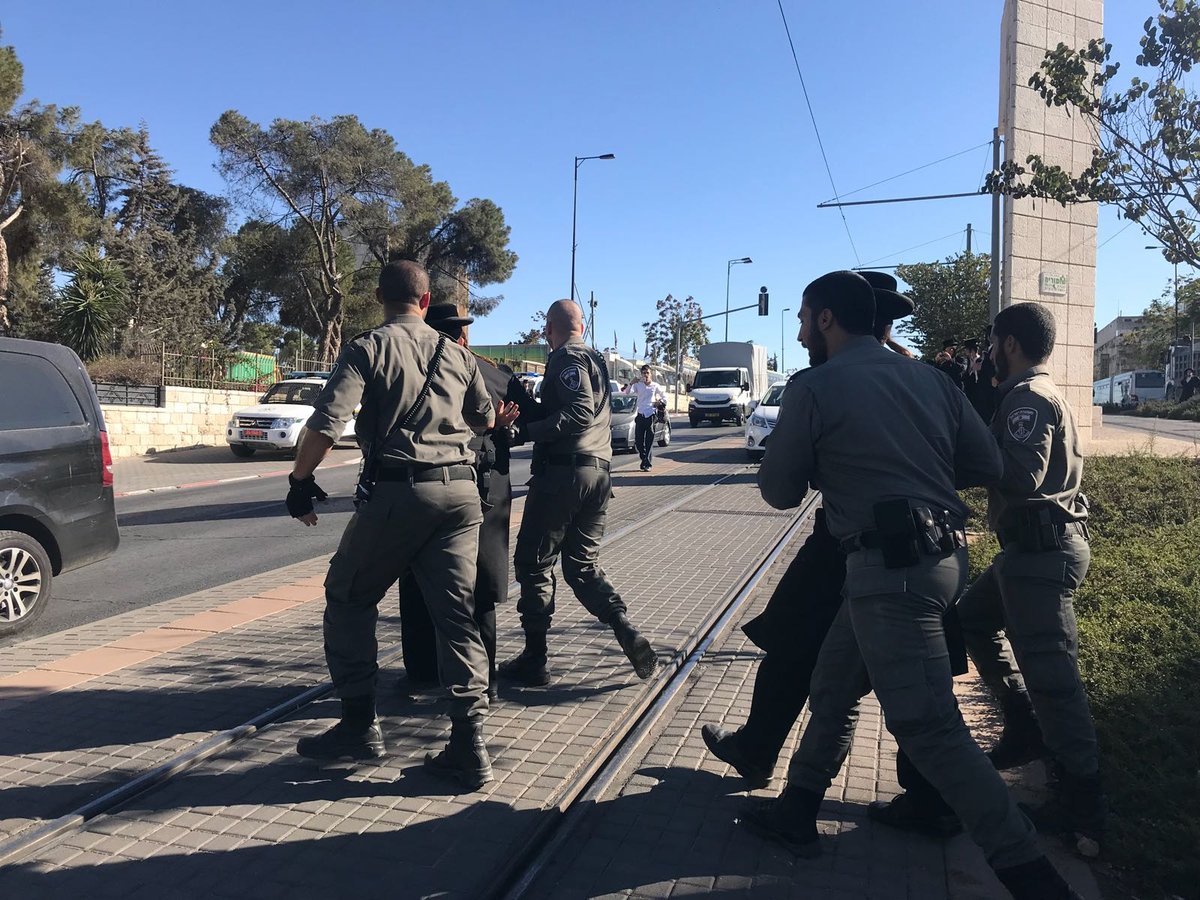 ההפגנות בירושלים: נחסמה תנועת הרכבת הקלה